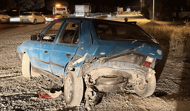 Afyon'da iki otomobil birbirini girdi: 2 yaralı