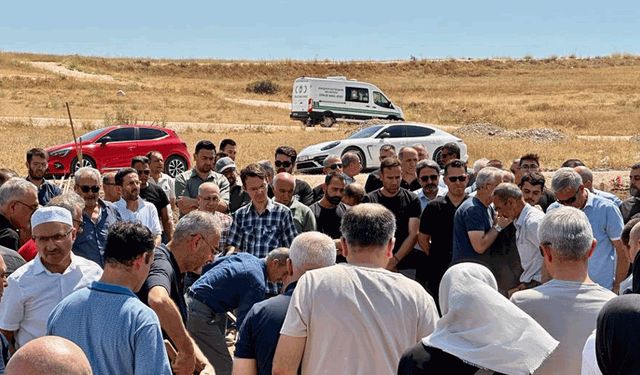 Ailesiyle gittiği tatilde havuzda boğulan çocuk Eskişehir'de toprağa verildi