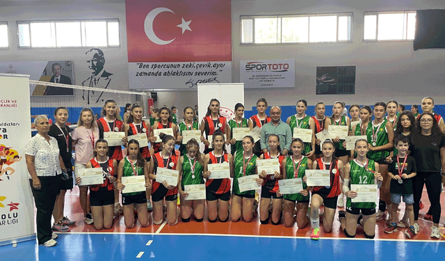 ANALİG voleybol yarı finalinde Eskişehir’den büyük başarı!