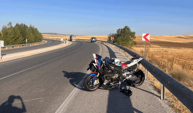 Çorum'da refüje çarpan motosiklet sürücüsü yaşamını yitirdi