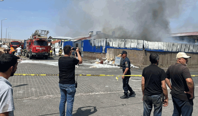 Eskişehir’de geri dönüşüm fabrikasında büyük yangın