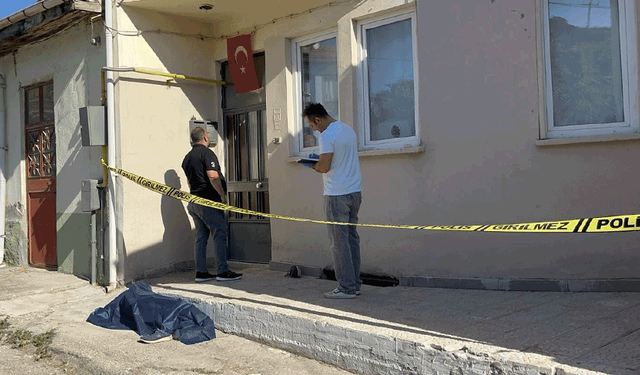 Eskişehir’de 56 yaşındaki adam yaşadığı evin önünde ölü bulundu