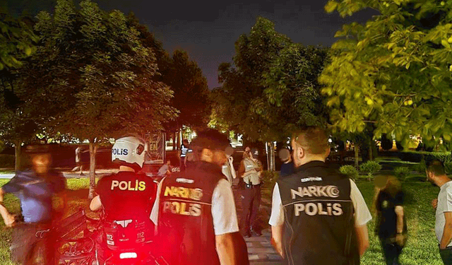 Eskişehir'de emniyet ekiplerinden park ve bahçelerde denetim