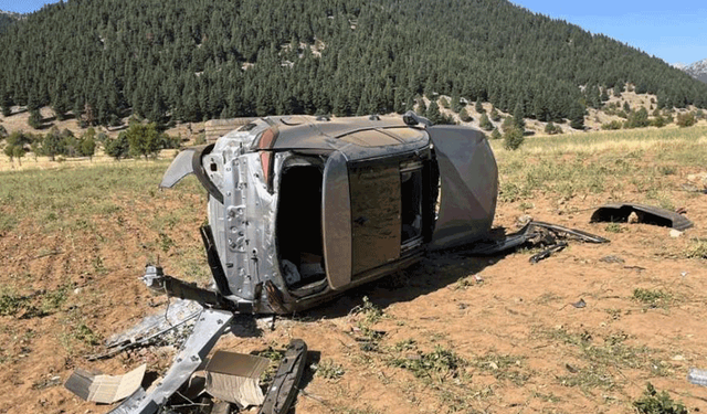 Konya'da otomobil tarlaya devrildi: 2 yaralı