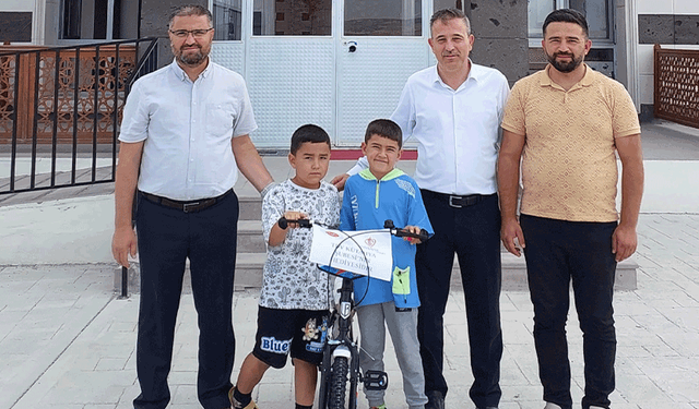 Kütahya’da trafik kazası geçiren çocuğa TDV’den sürpriz bisiklet