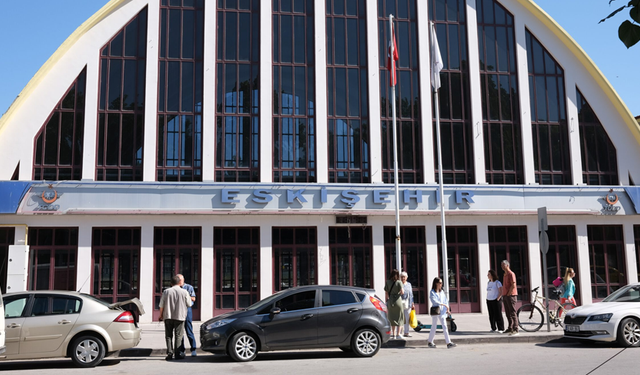 Memurlar iş bıraktı, Eskişehir’de bazı tren seferleri durdu