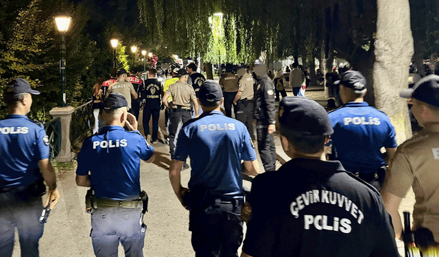 Polis ekiplerinden Eskişehir’deki parklara yoğun denetim