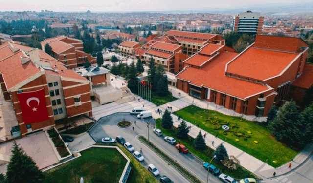 Anadolu Üniversitesi'nden 60 yaş üstüne özel eğitim fırsatı