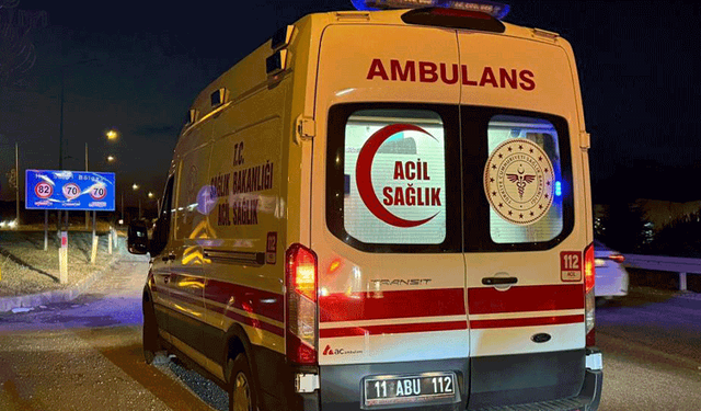 Eskişehir yolunda tırla otomobil çarpıştı: 4 yaralı