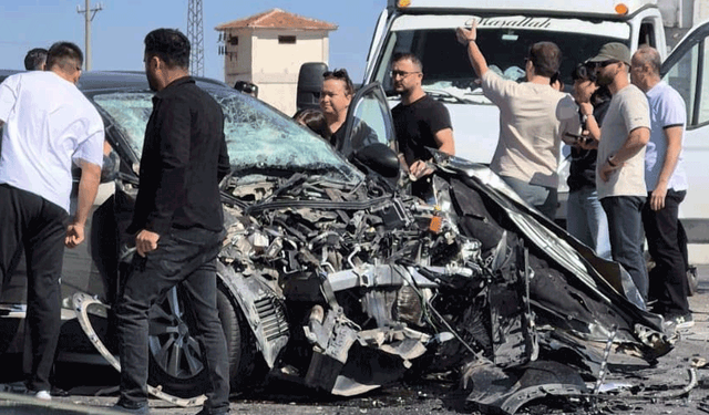 Eskişehir'de otomobille kamyonet çarpıştı: 1'i ağır 5 yaralı