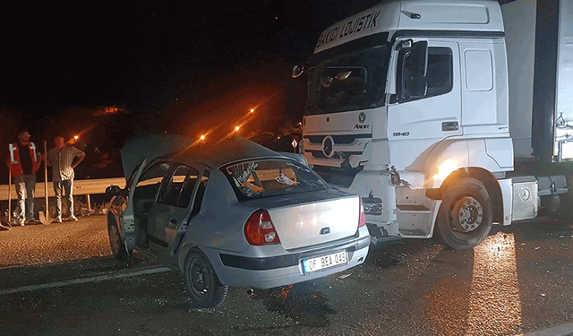 Gece saatlerinde can pazarı: Kırıkkale’de tır otomobile çarptı