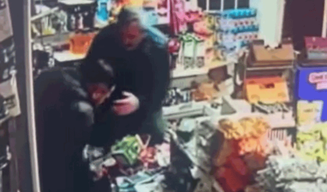 Afyon’da boğazına şeker kaçan oğlunu Heimlich manevrasıyla kurtardı