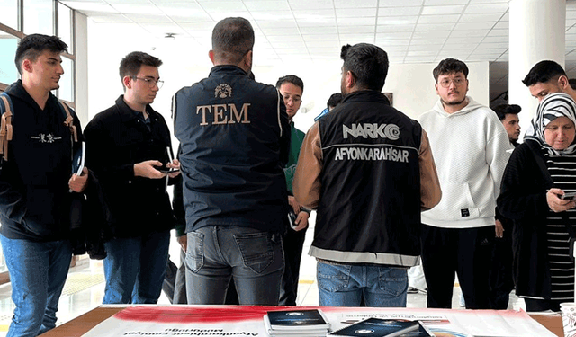 Afyon’da polis ekiplerinden 17 bin öğrenciye bilgilendirme