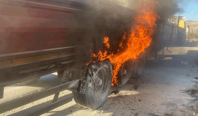 Afyon’da tır yangını büyümeden söndürüldü