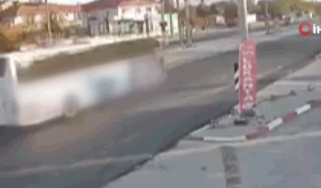 Afyon'da yolcu otobüsüyle ATV çarpıştı: 1 yaralı