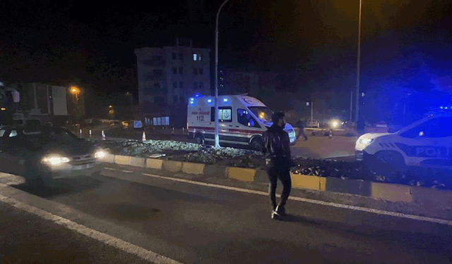 Bartın'da uygulama yapan sivil polise otomobil çarptı