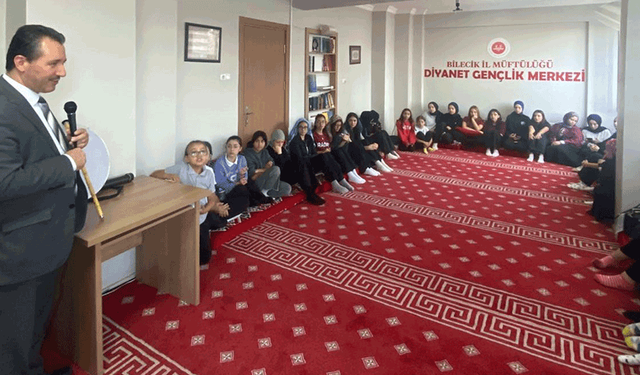 Bilecik'te gençlerden anlamlı örnek: Harçlıklarını susuzluk çekenlere bağışladılar