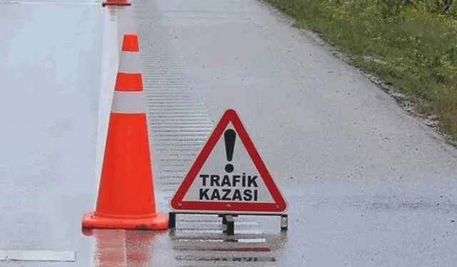 Eskişehir yolunda minibüs ile otomobil çarpıştı: Bir ölü