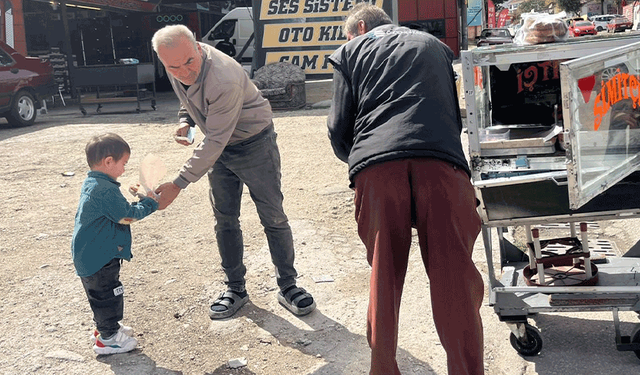 Eskişehir’de fedakar baba simit satarak 4 çocuğunu okutuyor