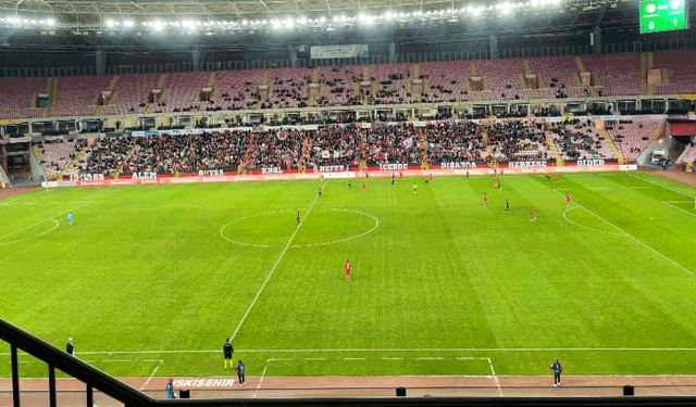 Eskişehirspor taraftarı Uşakspor maçına şova hazırlanıyor
