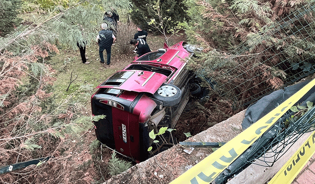Kontrolden çıkan araç evin bahçesine girdi: 2 kişi yaralandı