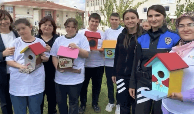 Kütahya emniyetinden özel öğrencilere yönelik boyama etkinliği
