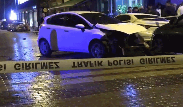 Kütahya'da otomobiller çarpıştı: 3 yaralı