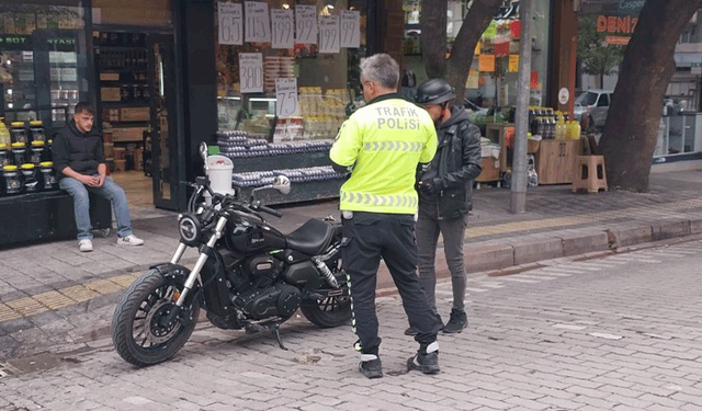 Kütahya’da trafik denetimleri sabahın ilk saatlerinde başladı