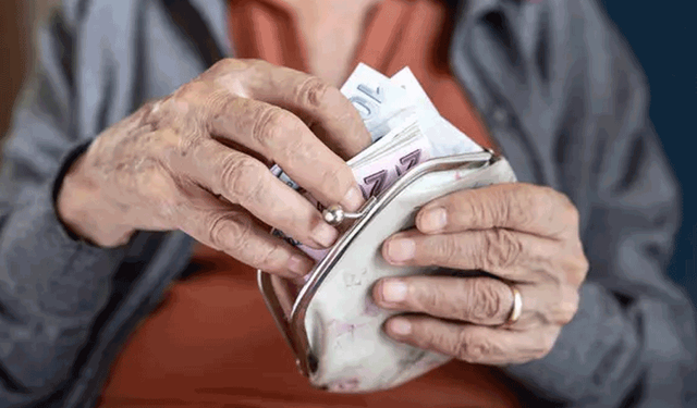 Prim borcu çıkan emeklinin aylığından yüzde 25 kesinti yapılacak