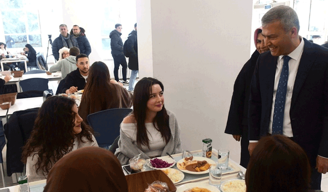 Anadolu Üniversitesi’nden 2600 öğrenciye yemek desteği
