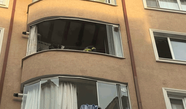 Bilecik'te bir evin balkonunda yangın çıktı
