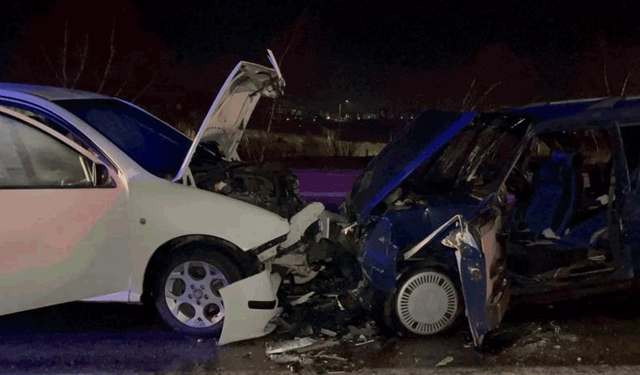 Eskişehir-Afyonkarahisar karayolunda feci kaza: 3'ü çocuk 9 yaralı