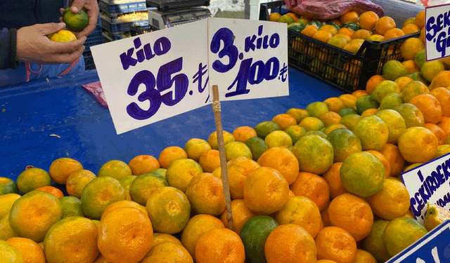 Fiyatı düştü, ilgi arttı: Eskişehirliler vitamin deposu meyveye akın ediyor