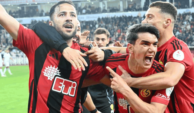 Kırmızı Şimşekler evinde galip geldi