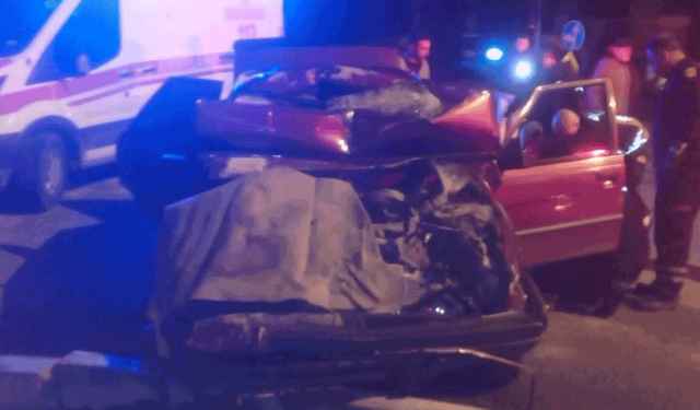 Kütahya’da trafik kazası: Kamyona çarpan araçta can pazarı