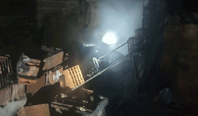 Metruk evde korkutan yangın