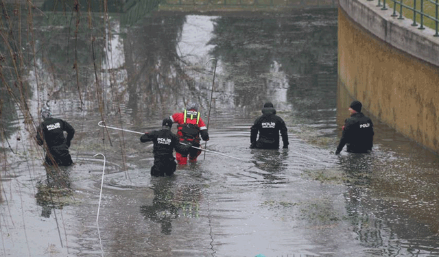 Ankara’dan gelen Kurbağa Adamlar da Eskişehir’de kayıp öğretmeni arıyor
