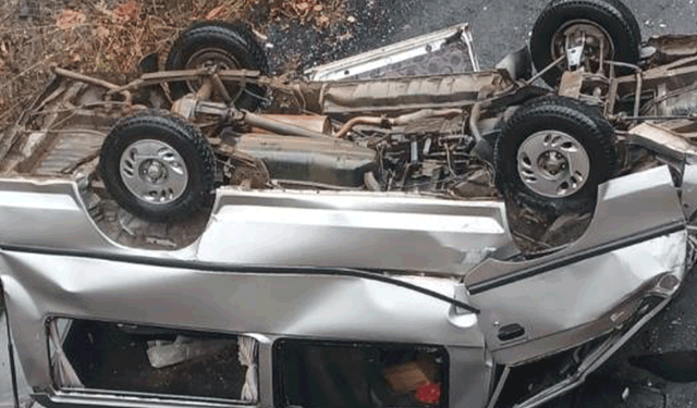 Artvin'de trafik kazasında 2'si kardeş 3 kişi hayatını kaybetti