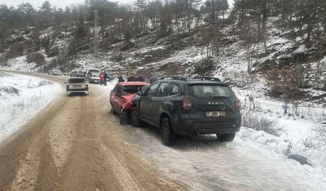 Bilecik'te meydana gelen trafik kazasında 4 kişi yaralandı
