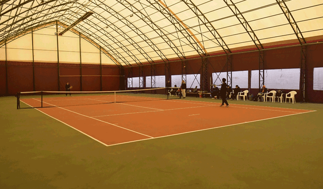 Eskişehir’de Okul Sporları tenis müsabakaları devam ediyor