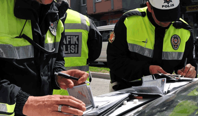 Eskişehir’de trafik ihlali pahalıya patladı: 90 sürücünün ehliyetine el konuldu