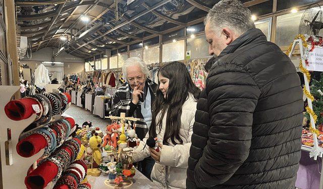 Hanımeli Sokak’ta yeni yıl alışverişi başladı