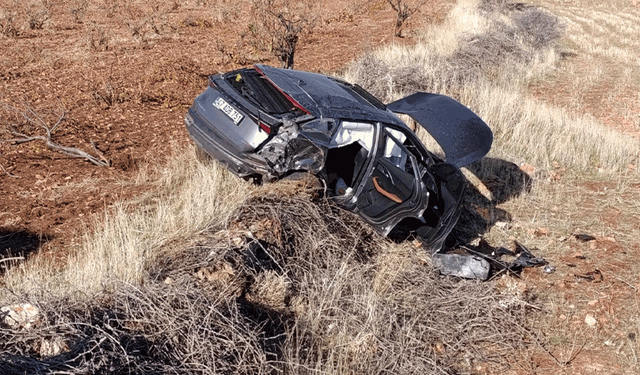 Mardin'de kontrolden çıkan otomobil devrildi: Sürücüsü yaralandı