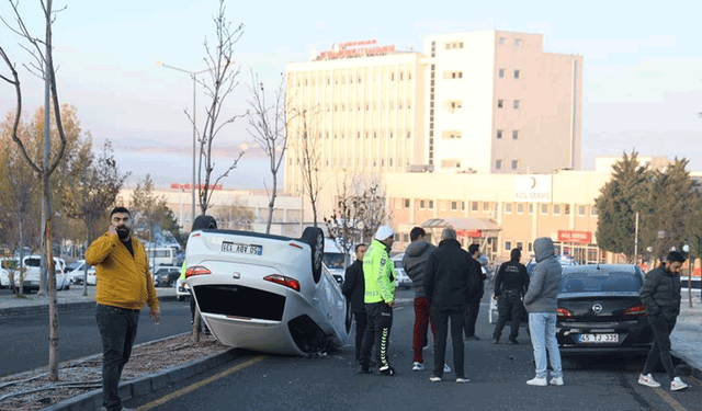 Nevşehir'de otomobil duran araca çarpıp takla attı: 1 yaralı