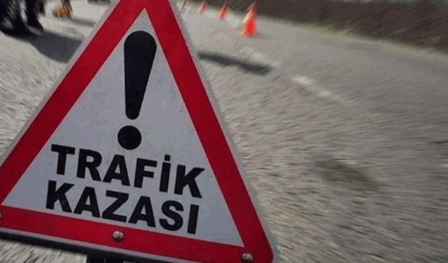 Afyon’da kontrolden çıkan otomobil direğe çarptI