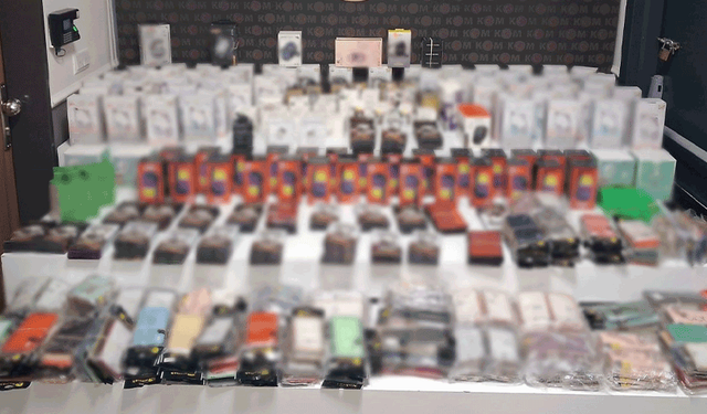 Afyon'da polis kontrolünde silah ve elektronik ürün yakalandı