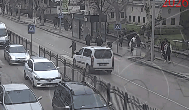 Amasya'da yaya geçidinden geçerken araç çarptı