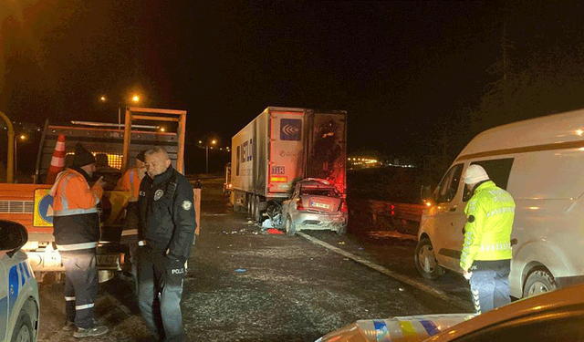 Ankara’da tıra çarpan aracın sürücüsü hayatını kaybetti