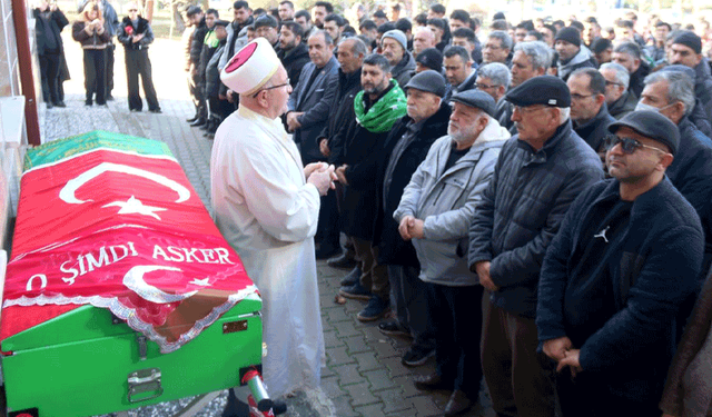 Askere gidecekti, tabutuna “O şimdi asker” yazılı tülbent serildi