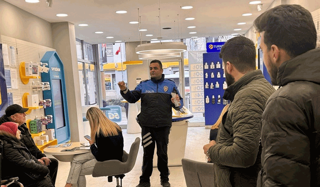 Bilecik'te emniyet ekiplerinden vatandaşlara dolandırıcılık uyarısı